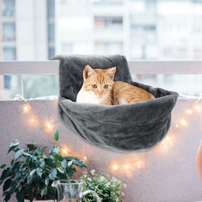 hamac pour chat kangourou sur balcon