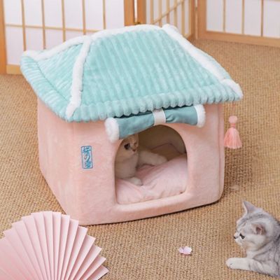 maison pour chat paillote avec deux chats
