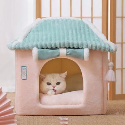 maison pour chat paillote avec tete de chat blanc