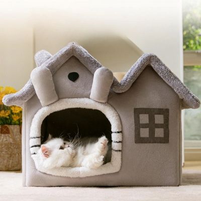 maison pour chat doubletoit grise avec chat